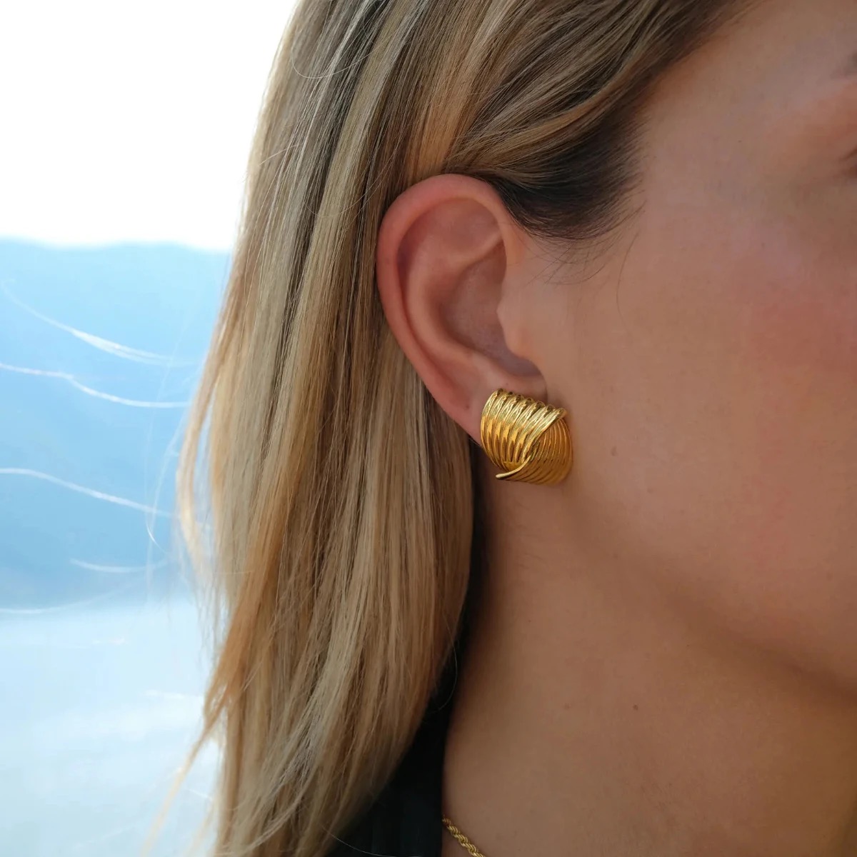 STRIPE TEXTURE CROSS EARRINGS
